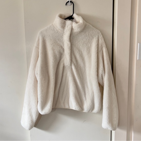 H&M Sweaters - Fluffy teddy bear sweater
